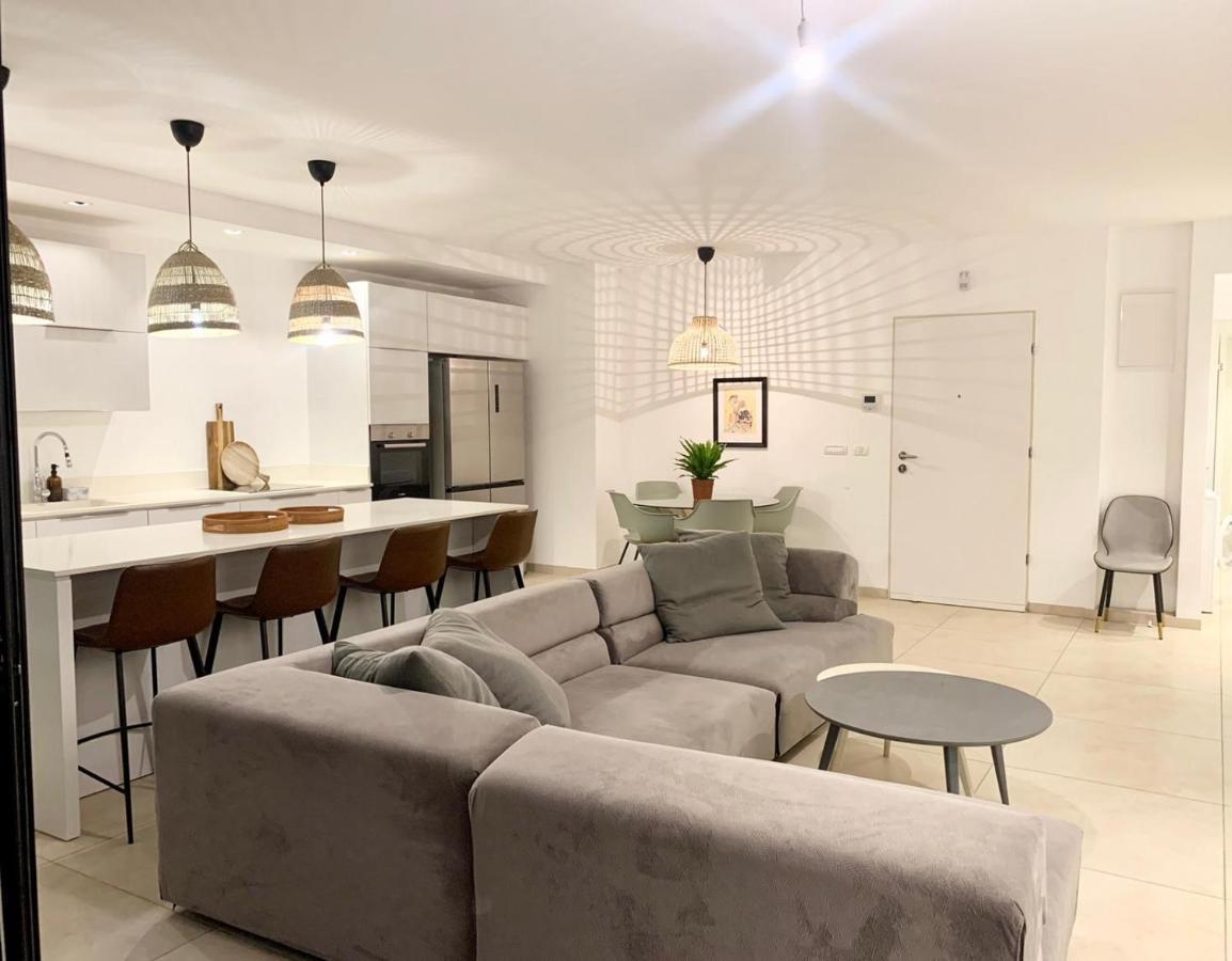 Beach Place Apartments ハイファ エクステリア 写真