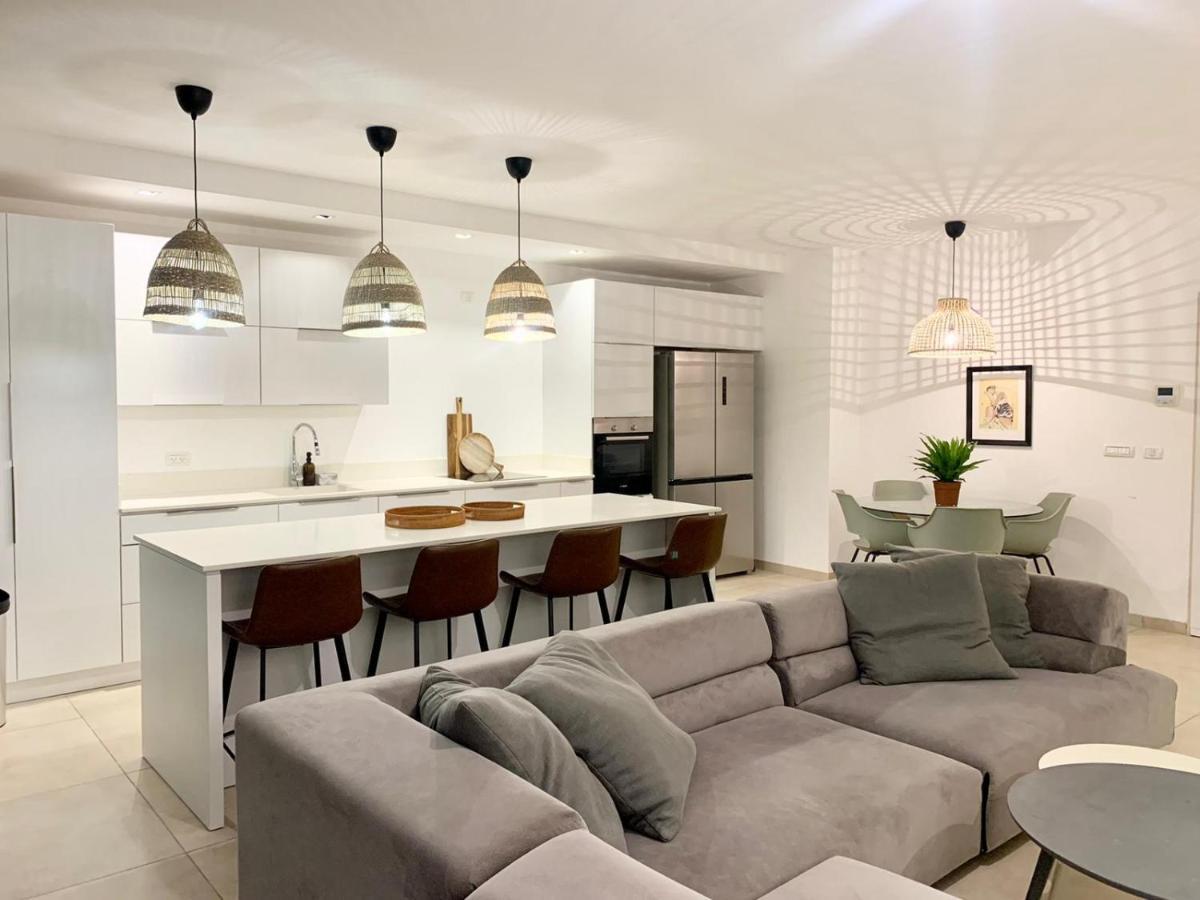 Beach Place Apartments ハイファ エクステリア 写真