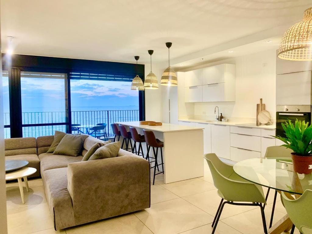 Beach Place Apartments ハイファ エクステリア 写真